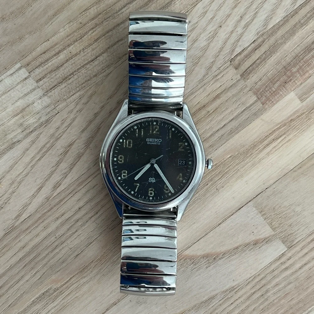 Seiko Men’s Watch Vintage Black Dial Stainless Stretch Bracelet Day Date Window